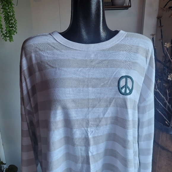 Old Navy Grey and White Striped Sweatshirt XL - Picture 2 of 7